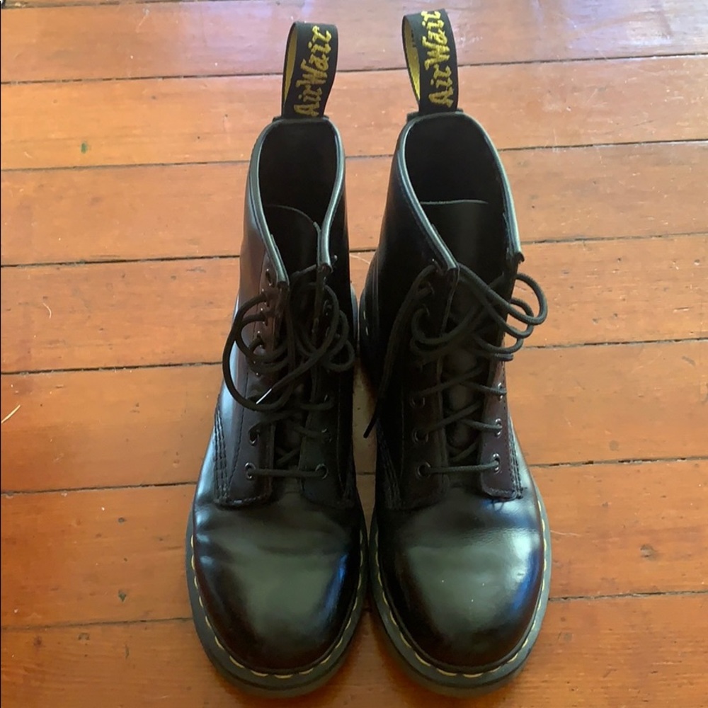 Dr Martin’s Modern Classic Smooth 1460 8 hole boot